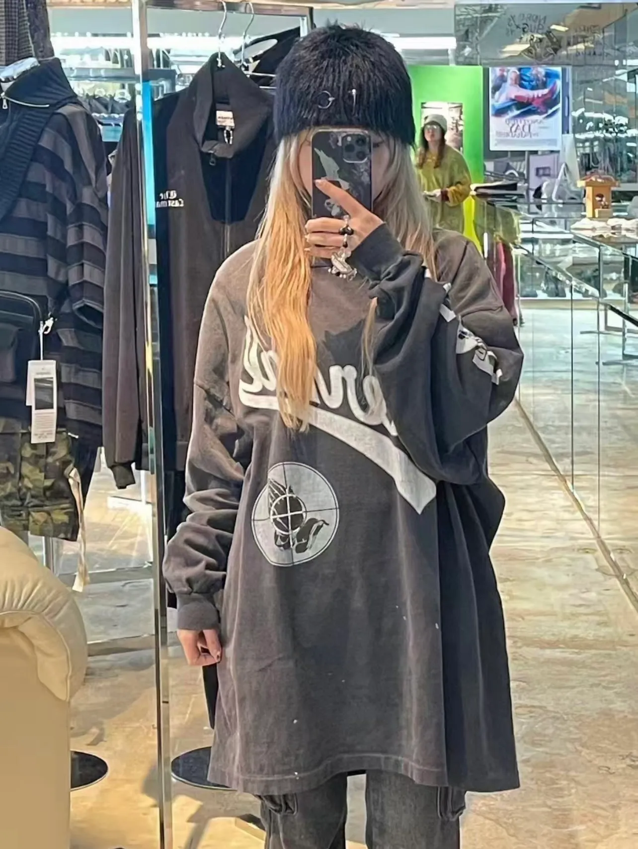 SAINT Mxxxxxx × FEAR OF GOD FG_LS TEE/SNT OF GOD/BLK FOG co-branded model SAINT OF GOD/ETERNAL prayer sight long sleeves, washed black S-XL, this season's major co-branded model, FOG manager JERRY personally carries the goods. The SAINT OF GOD series collaboration has gained quite a lot of buzz. Customized original co-branded SAINT OF GOD main label/washed label. Top-notch printing technology. Using silver sand and cracked pulp on the front and rear panels and heavy washing water to create a natural washed effect of printing, deep restoration